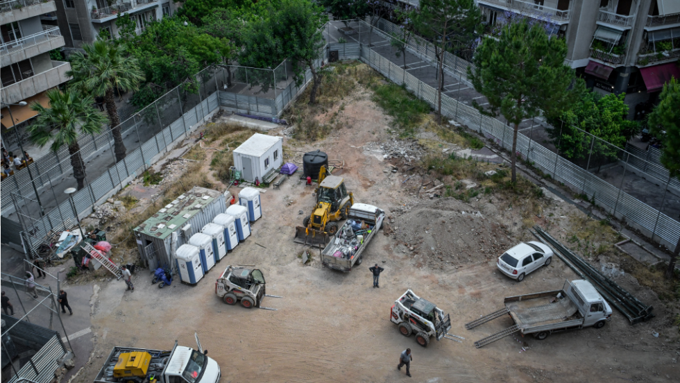 «Όχι Μετρό στην πλ. Εξαρχείων»: Νέα δικαστική δικαίωση για τις λαμαρίνες της Θεμιστοκλέους